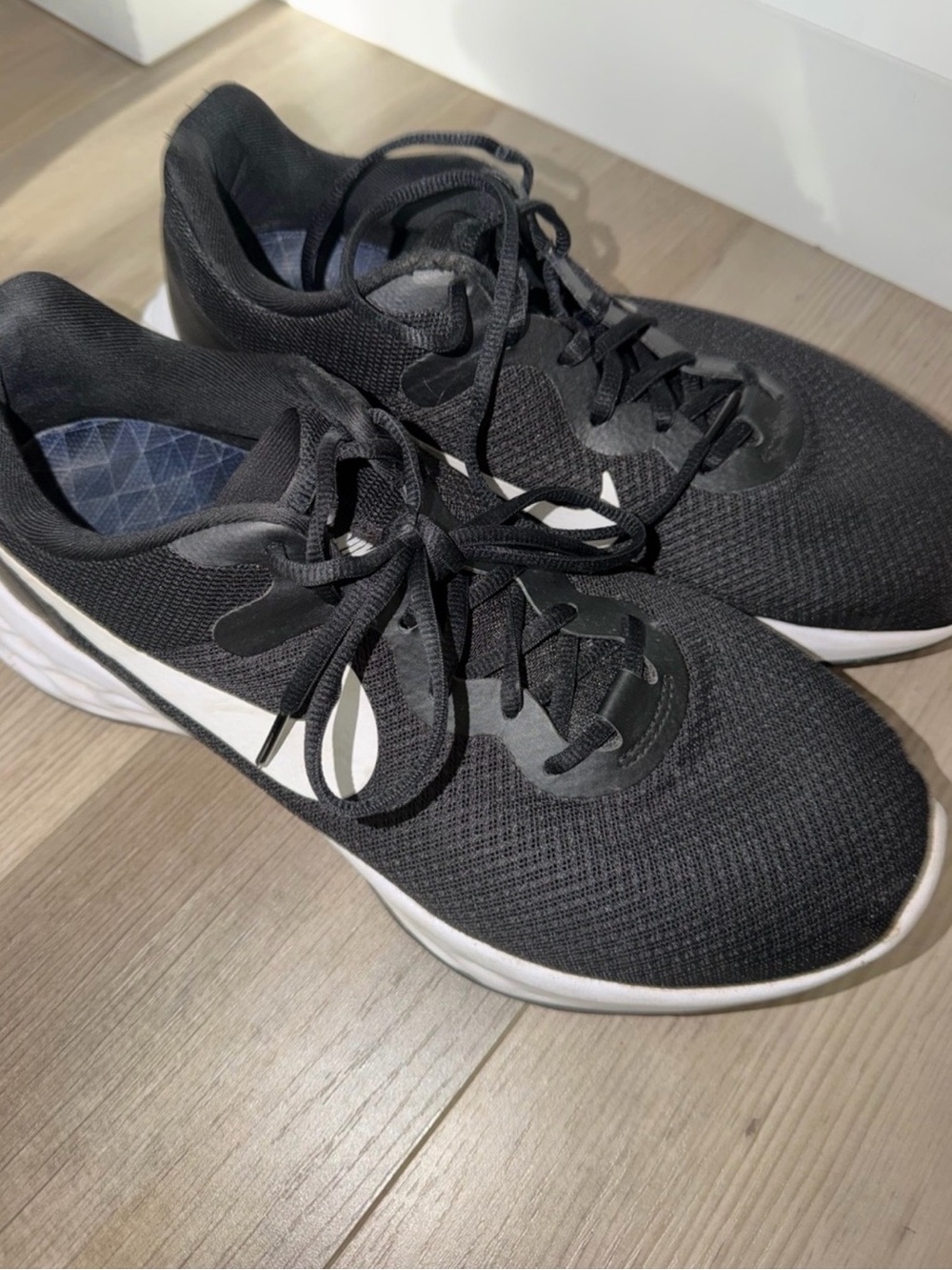 Nike Revolution 6 Extra Wide Men’s Size 11 Black White Running Shoes